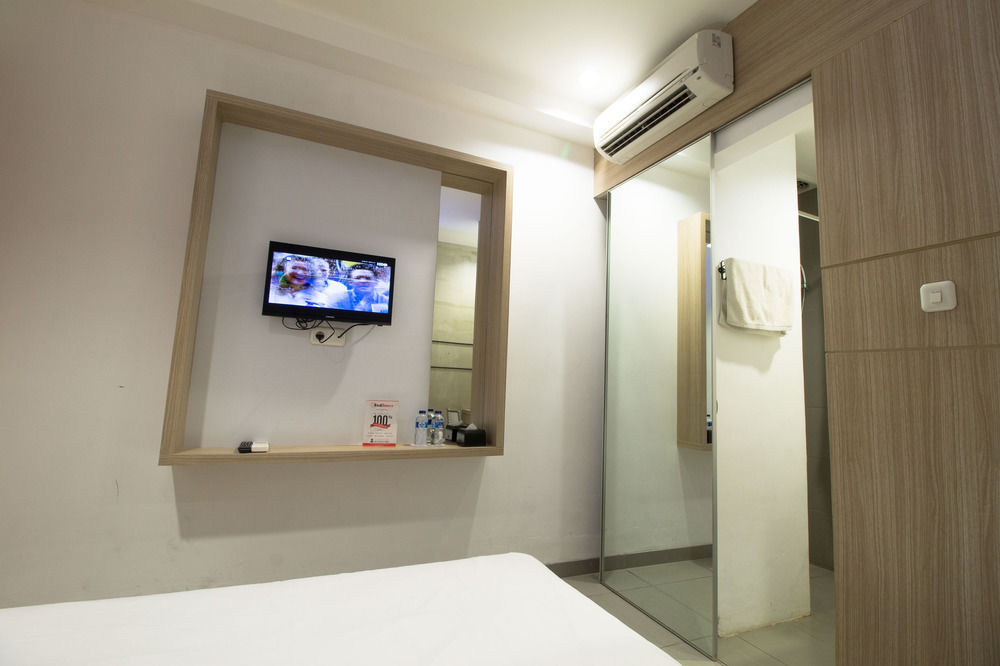 Reddoorz Plus @ Setiabudi Eight Jakarta Exterior photo