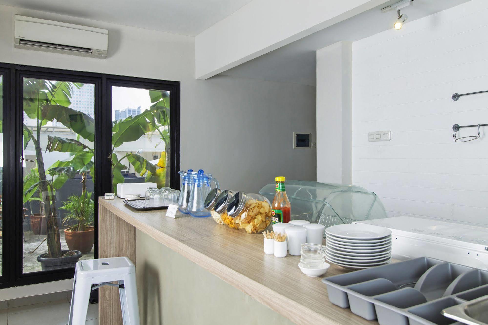 Reddoorz Plus @ Setiabudi Eight Jakarta Exterior photo