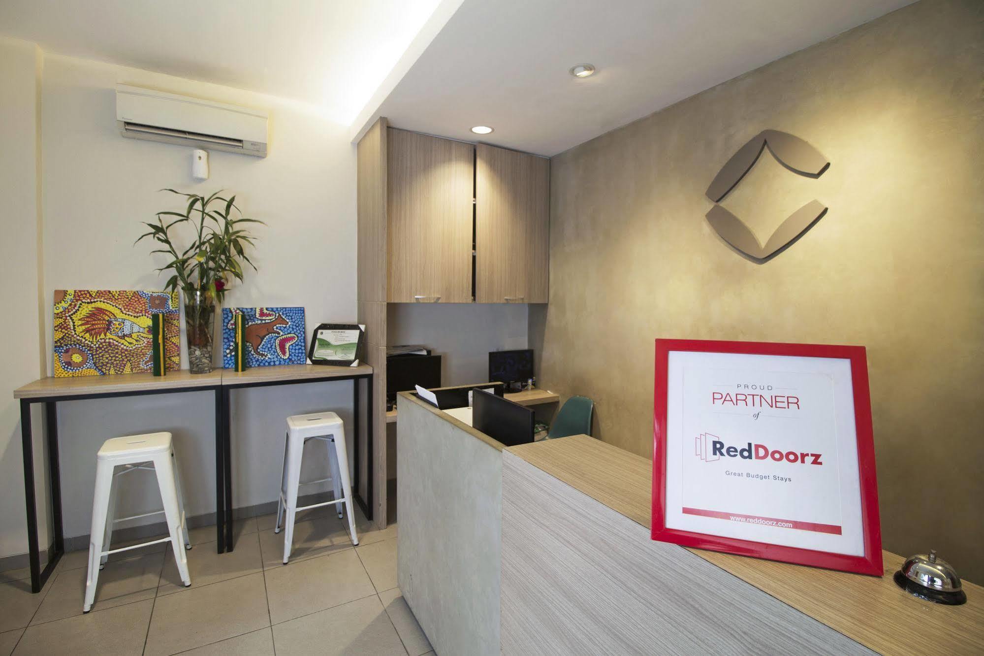 Reddoorz Plus @ Setiabudi Eight Jakarta Exterior photo